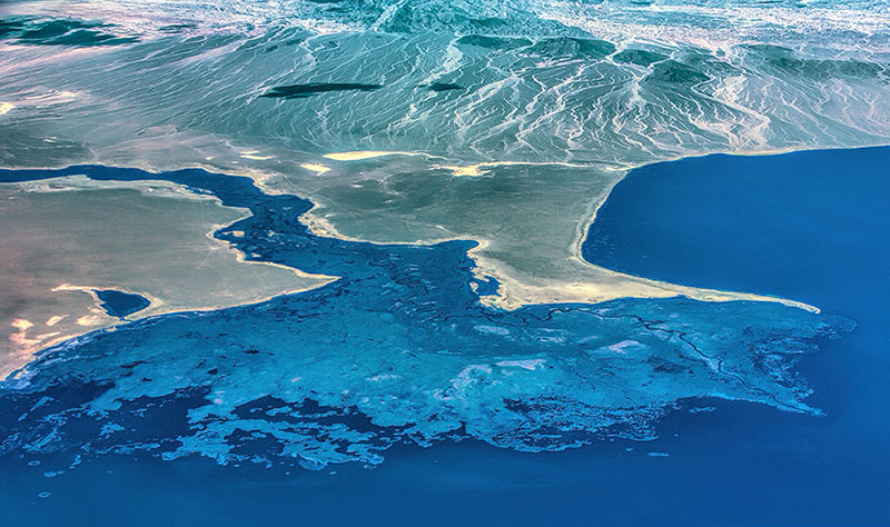 khar us alake mongolia 